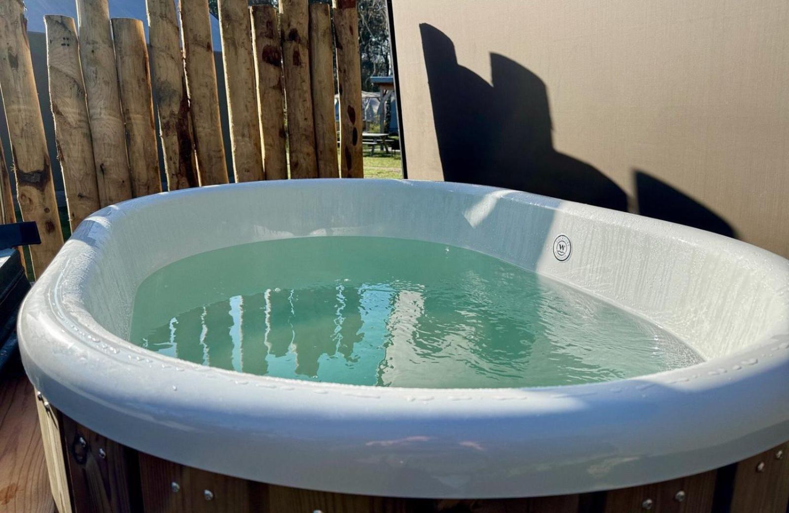 Tenthuisje Met Hottub In Campsite